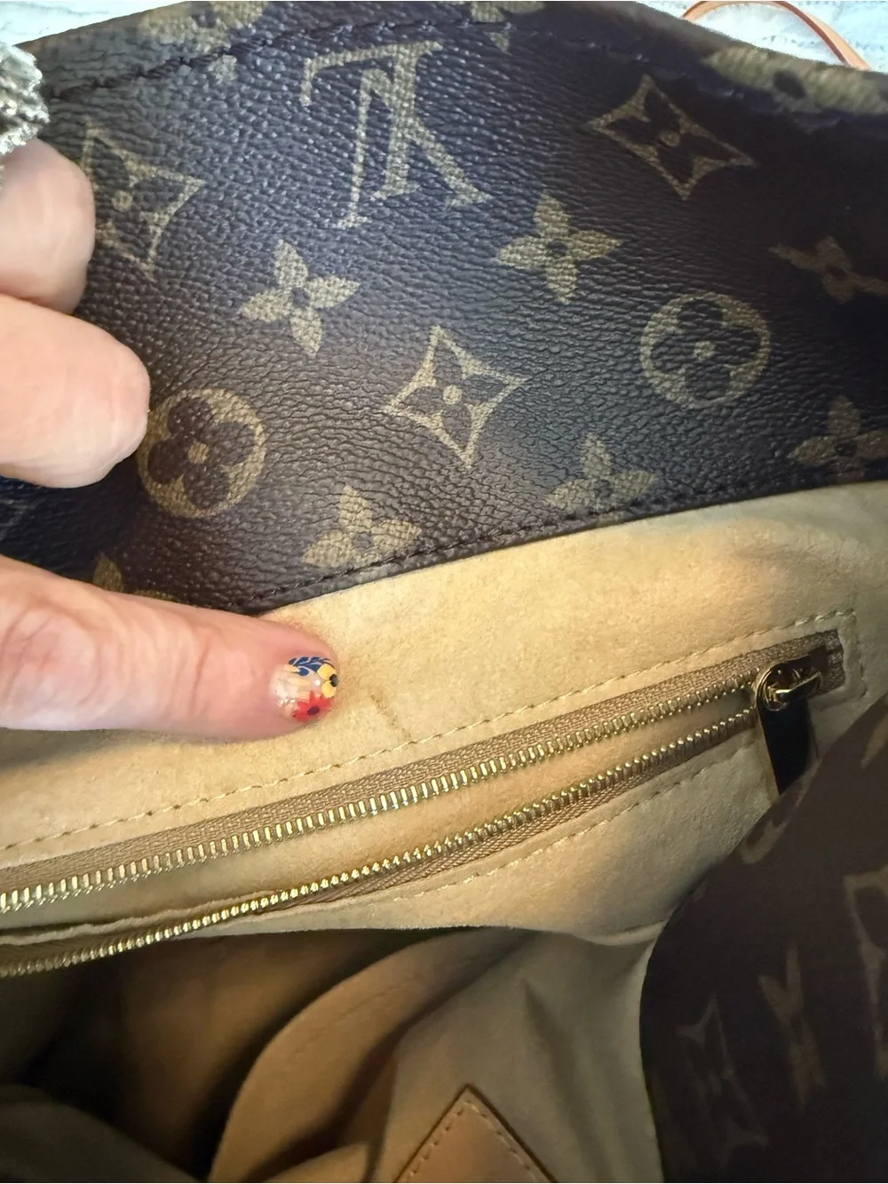 Louis Vuitton Monogram Artsy MM